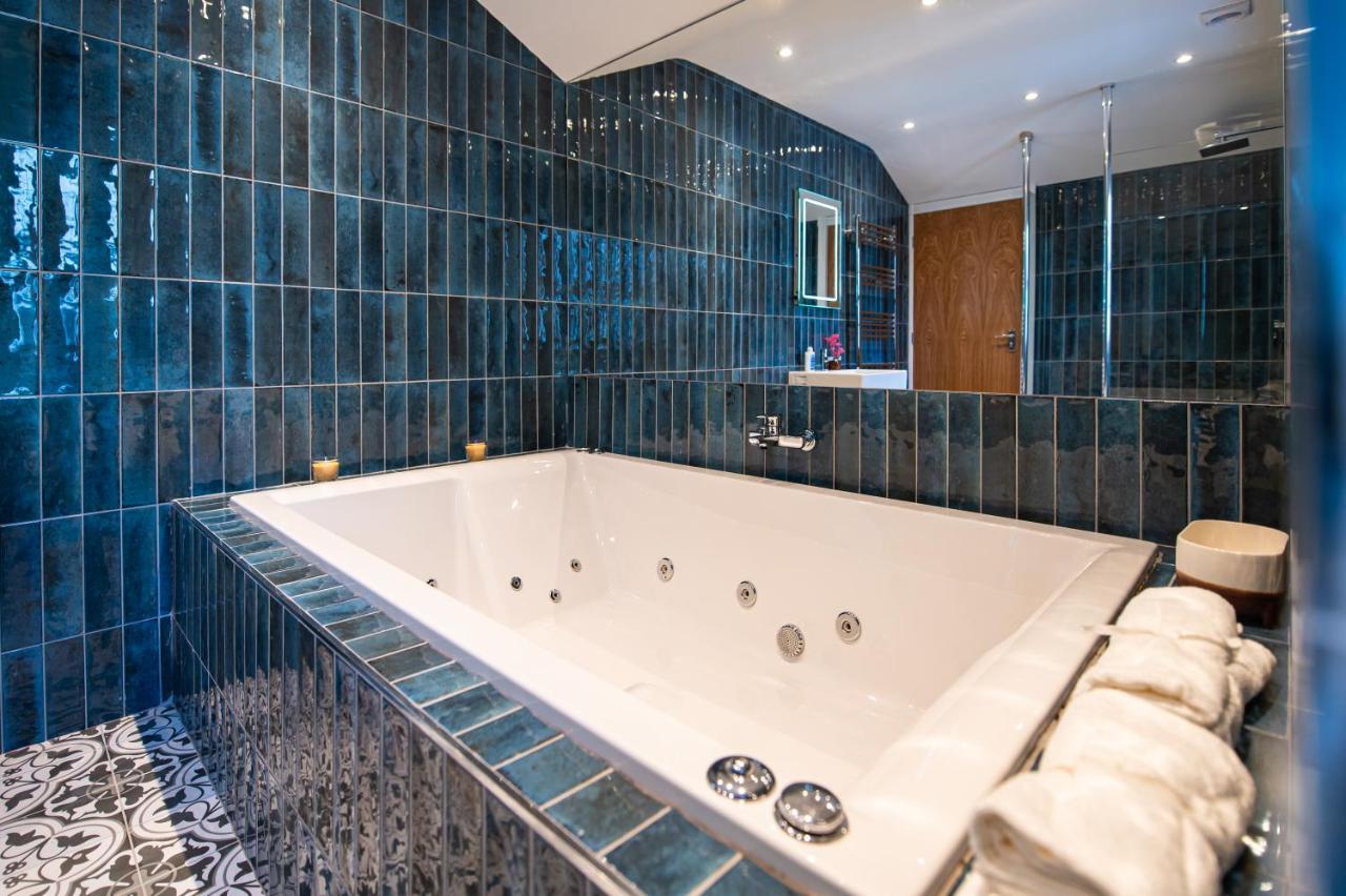 The Nest - Luxury 16 Person Apt W Jacuzzi & Parking 黑潭 外观 照片