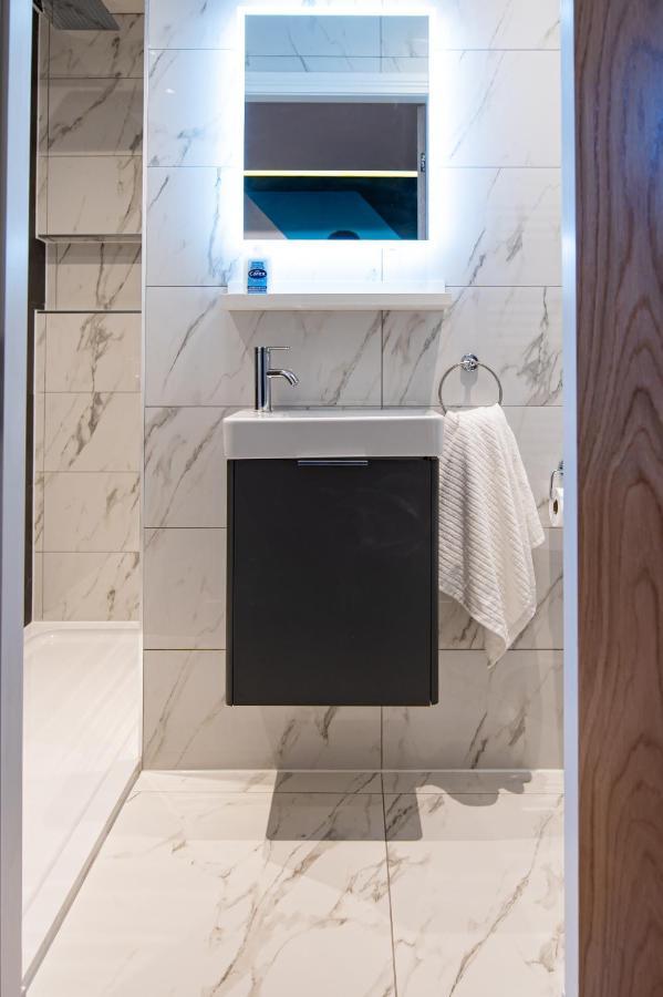 The Nest - Luxury 16 Person Apt W Jacuzzi & Parking 黑潭 外观 照片