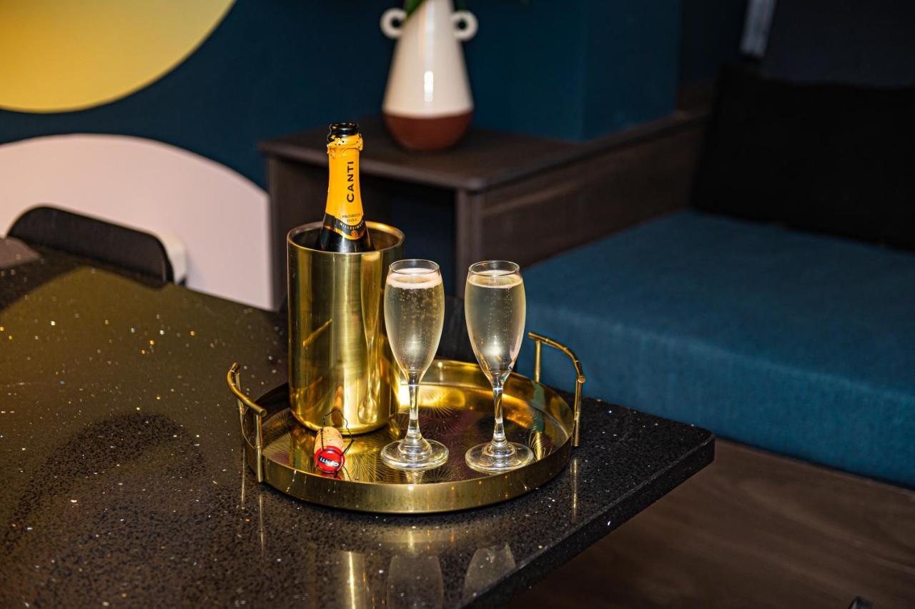 The Nest - Luxury 16 Person Apt W Jacuzzi & Parking 黑潭 外观 照片