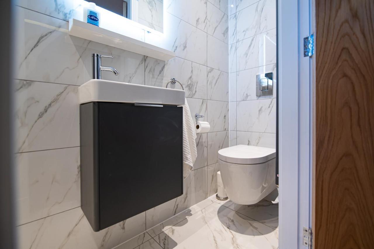 The Nest - Luxury 16 Person Apt W Jacuzzi & Parking 黑潭 外观 照片